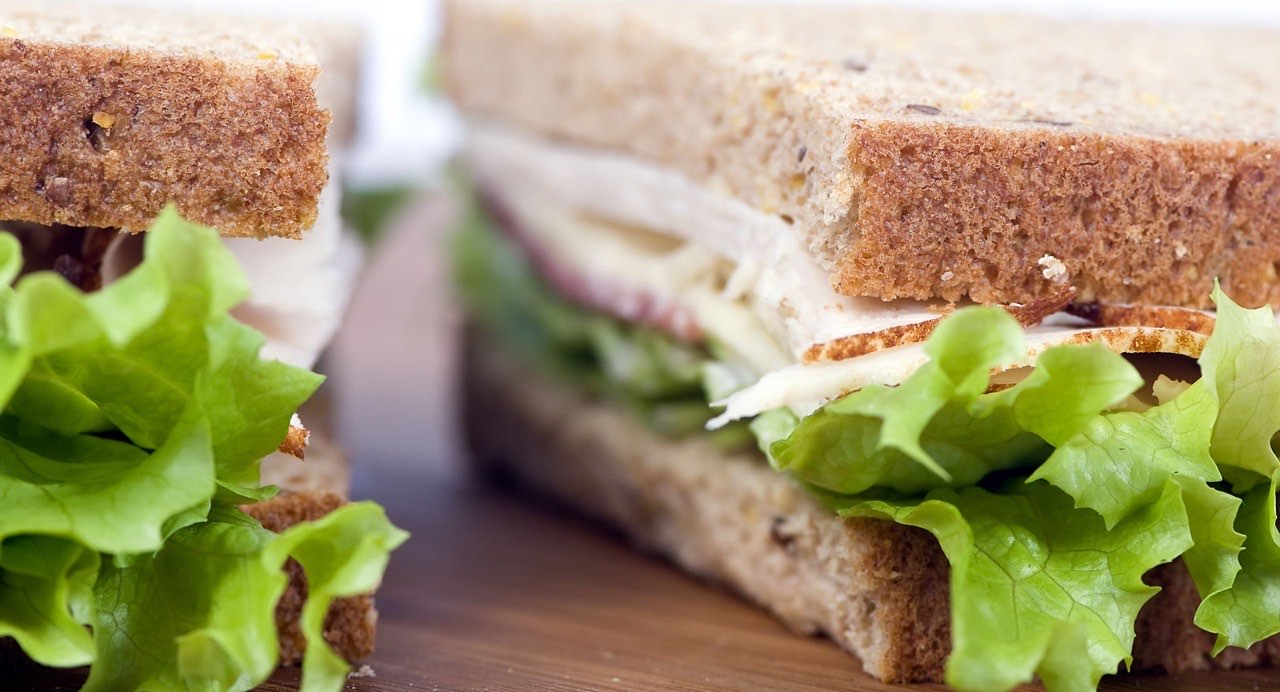 Sandwich frais sur baguette rustique de La Miche Dorée